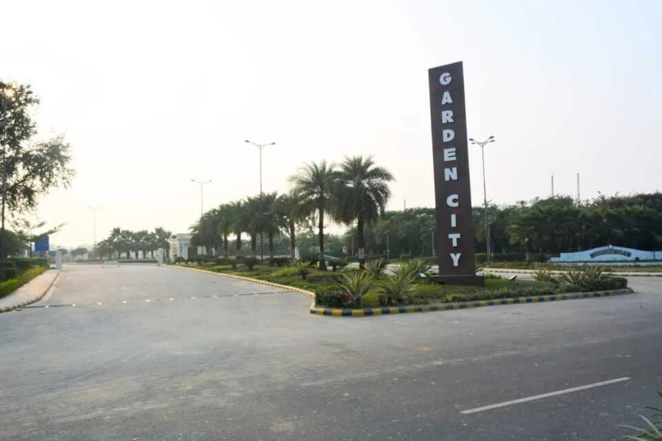 DLF Garden City, Purseni
