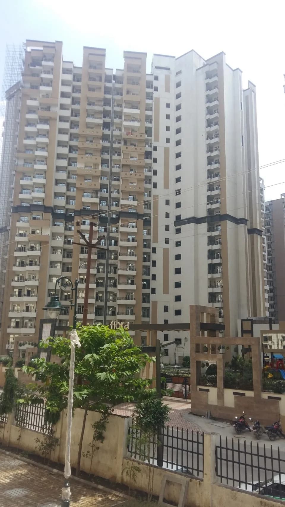 Divyansh Flora, Greater Noida West