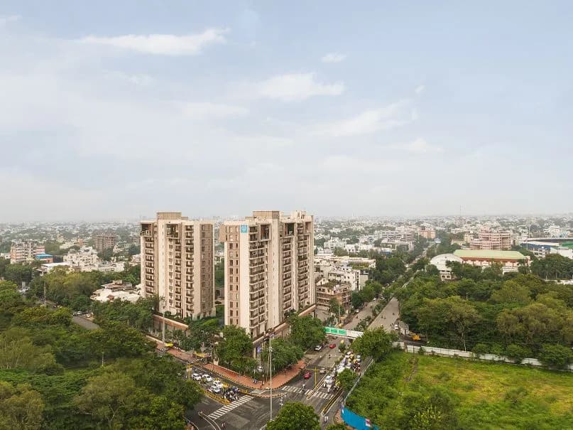 Kalpataru Grandeur, Yashwant Niwas Road