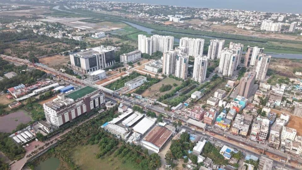 Cosmo Grand, Navalur