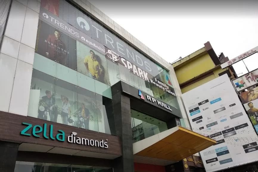 RP Mall, Arayidathupalam