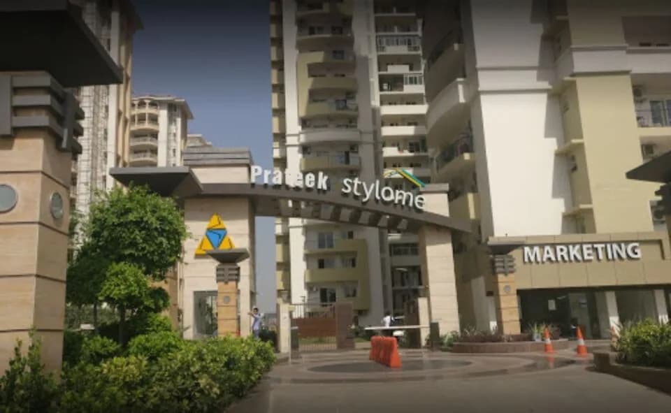 Prateek Stylome, Sector 45