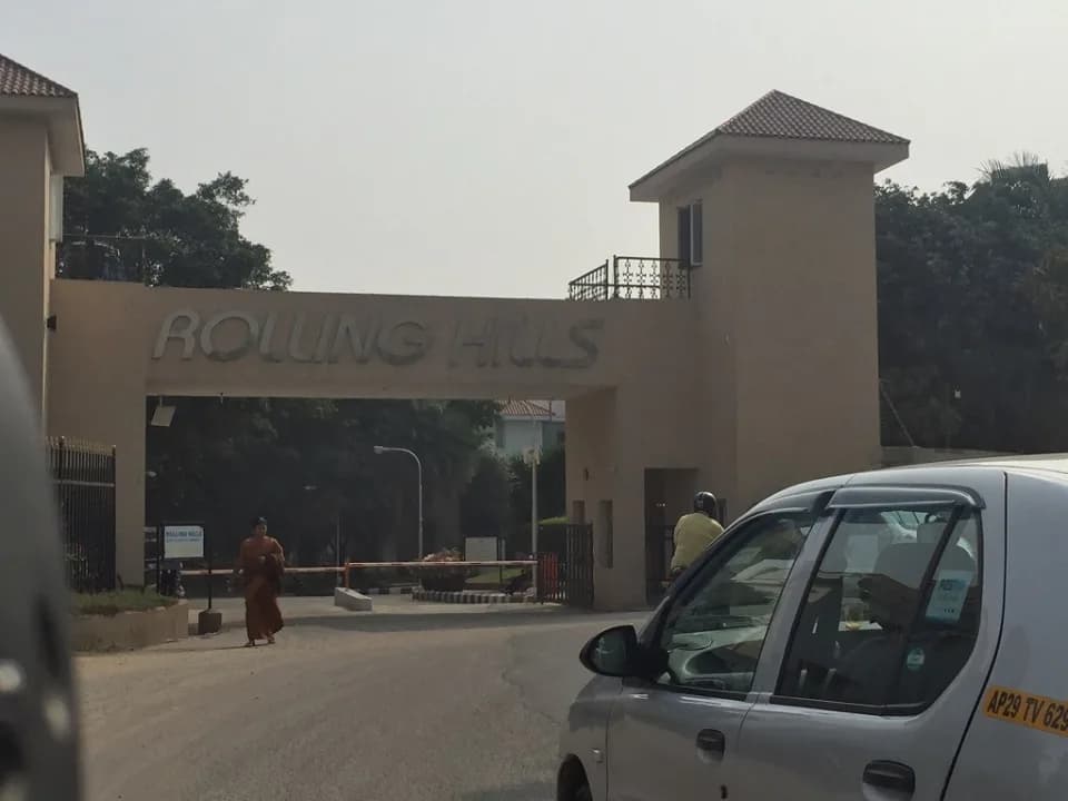 Sahiti Rolling Hills — Entrance