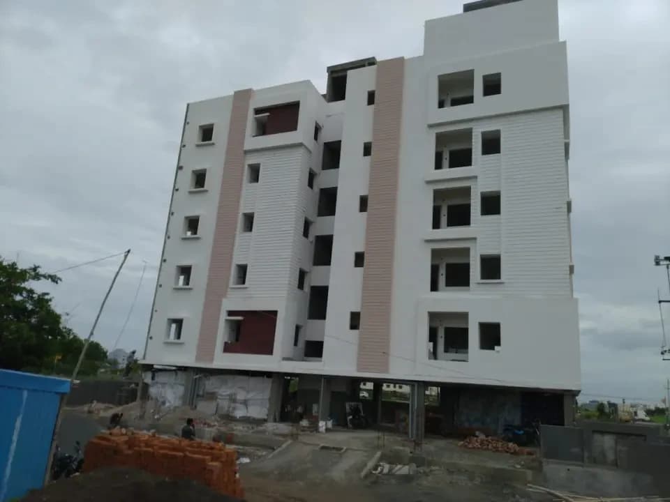 Padma Grand, Kanuru