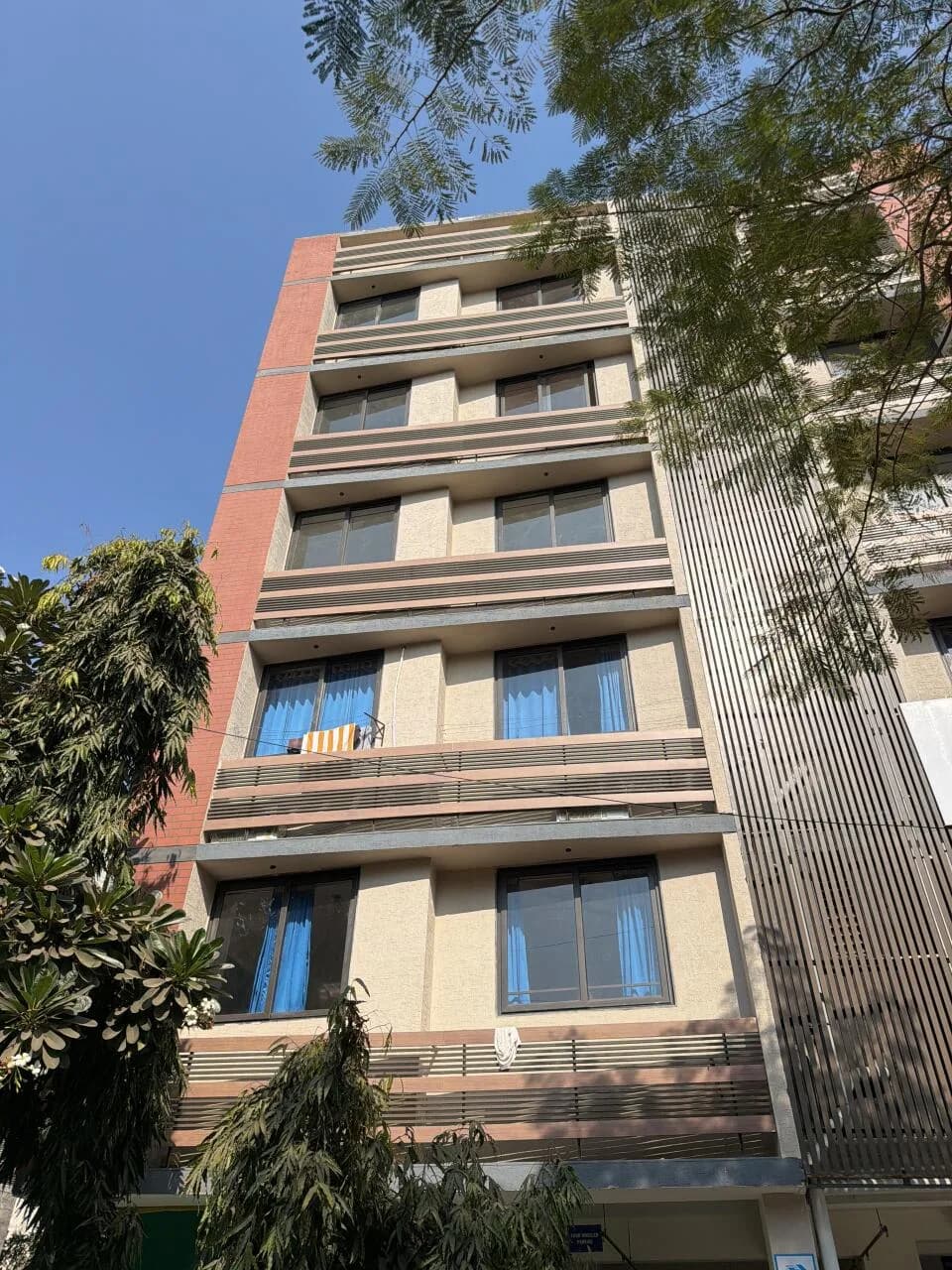 Airaavat Divine 10, Ellisbridge