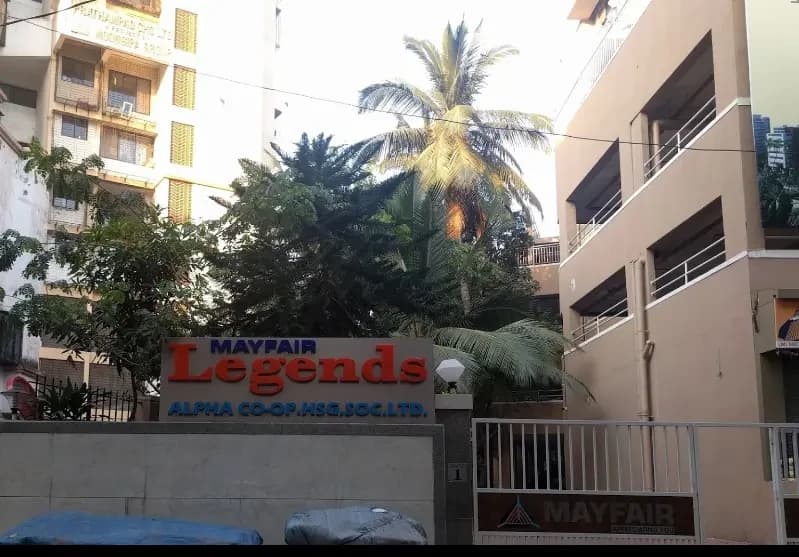 Mayfair Legends, Malad West