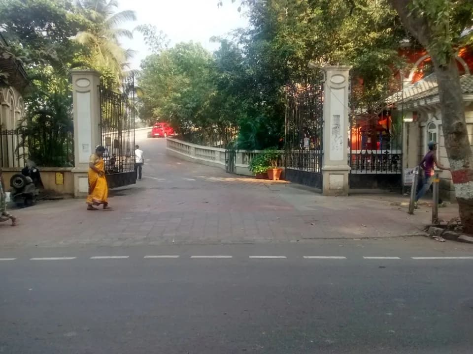 Dosti Acres, Wadala East