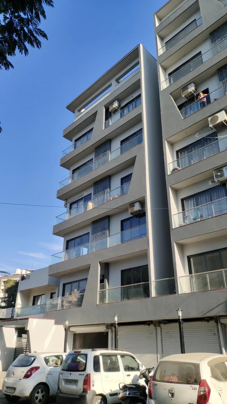 Aala Residency, Bordi Gate
