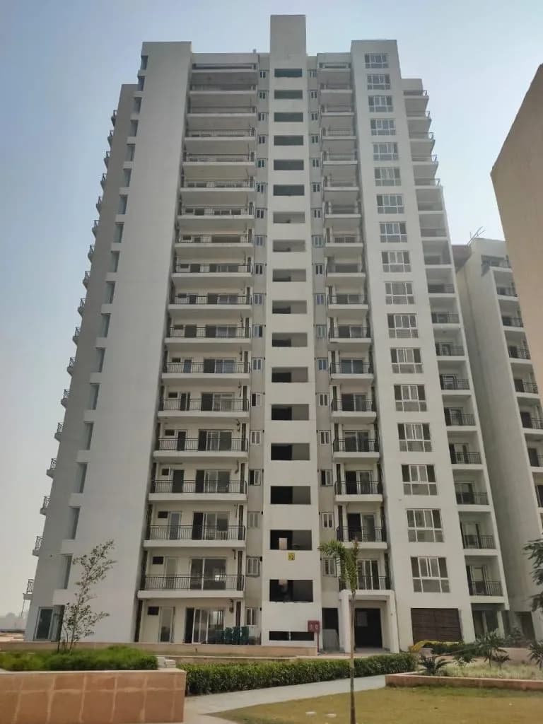 Umang Winter Hills, Sector 77