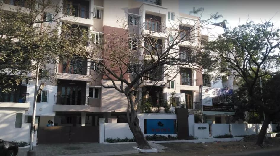 Navin Septem, Adyar