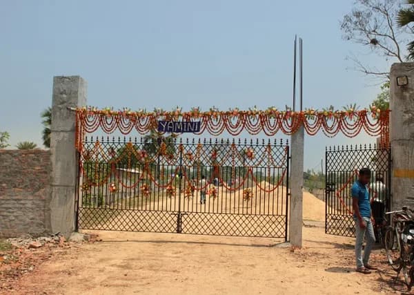 Green Park Yamini — Entrance