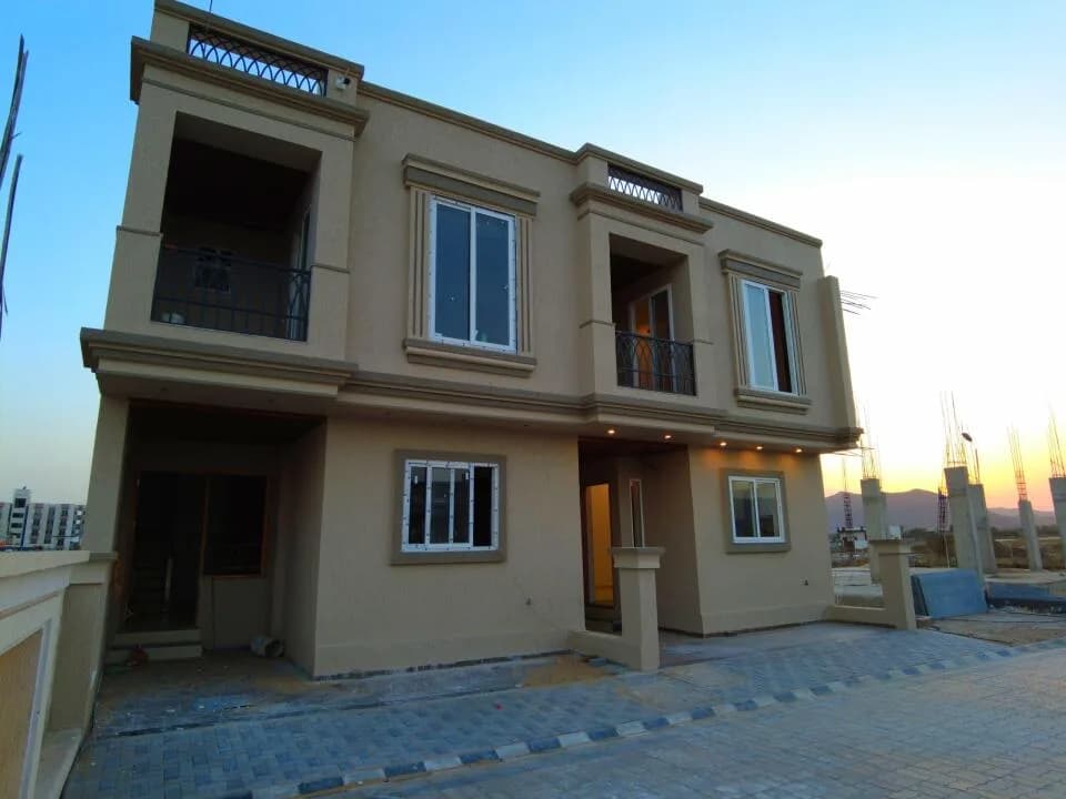 Globe Homes, Makadwali
