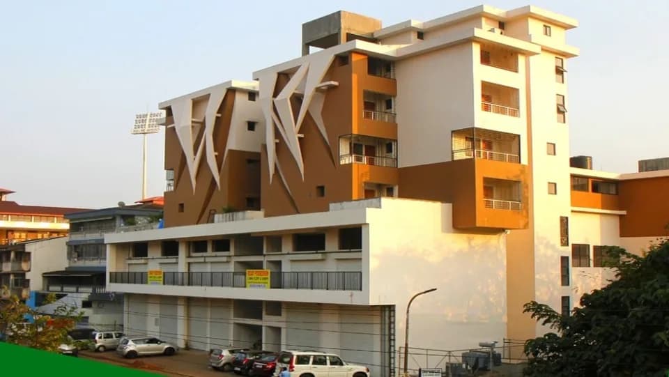 Saaket Nirvana, Fatorda