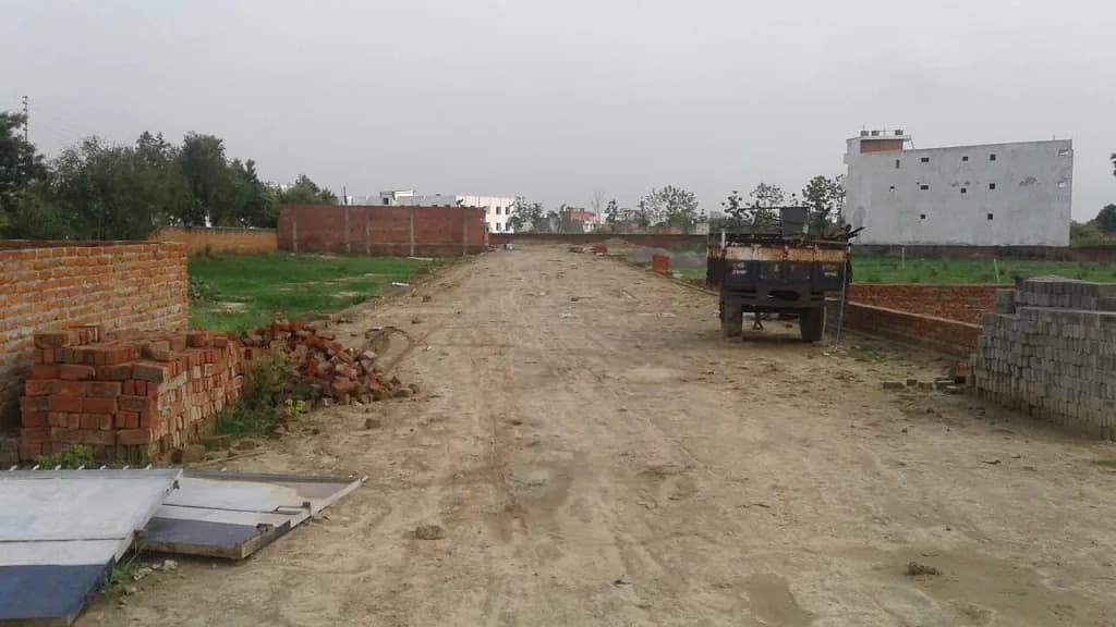 Gomti Enclave, Amar Shaheed Path
