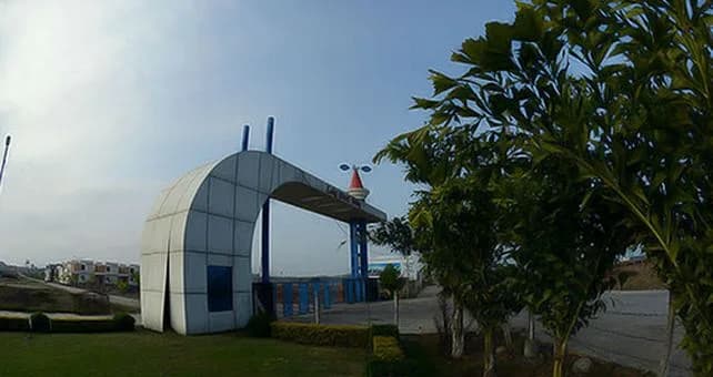 Lake Pearl Valley, Bhauri