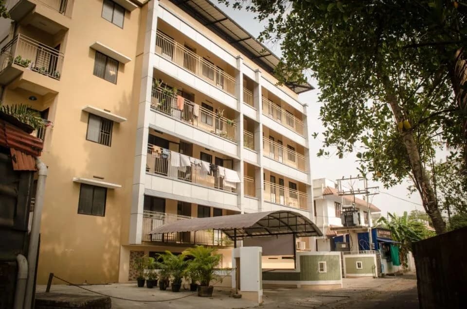 Mythree M Shore Apartments, Eroor South