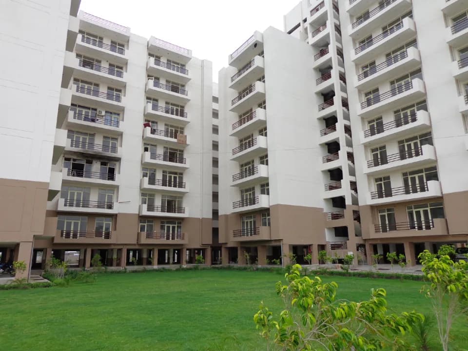 Buland City, Basai Khurd