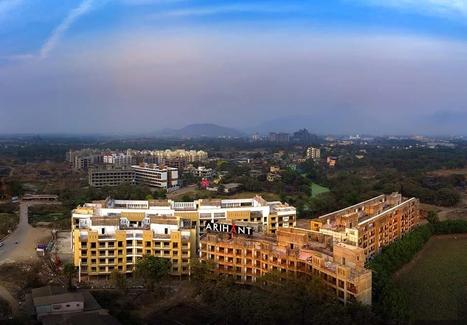 Arihant Anaika, Taloja