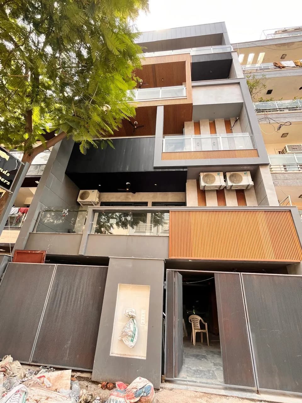 Kalra Apartment and Floors, Vikas Puri