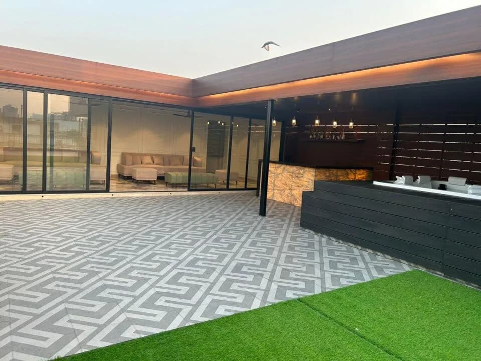 Sukhmani Buildwell, Janakpuri