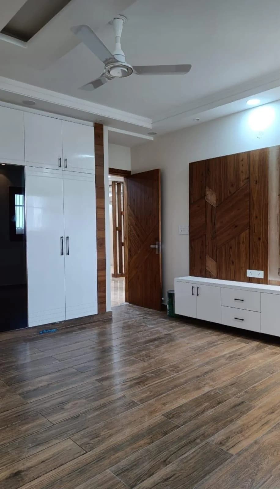 Dwarkadhish Suri Luxury Floors, Sector 26 Rohini
