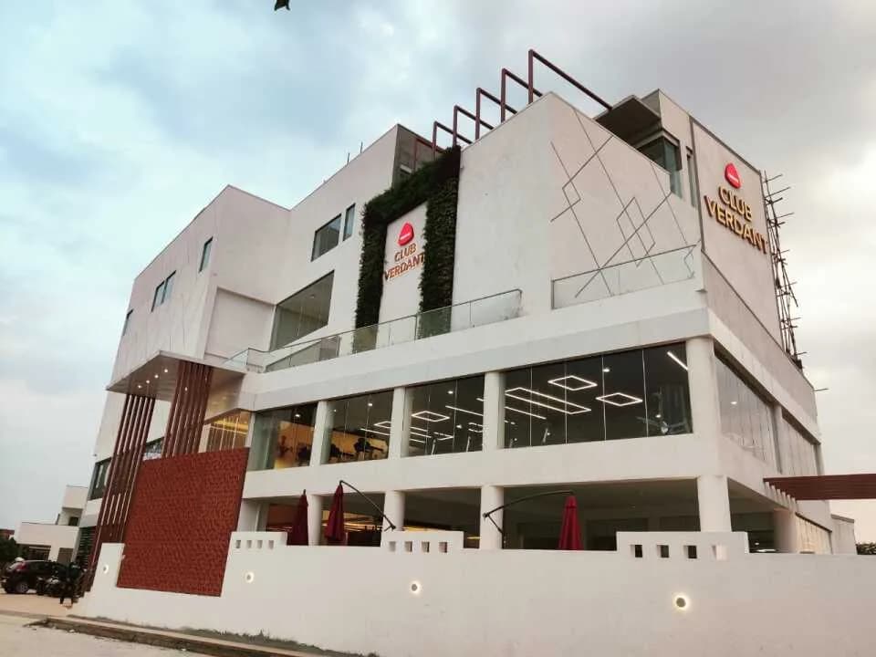 Trifecta Verde En Resplandor, Thirumenahalli