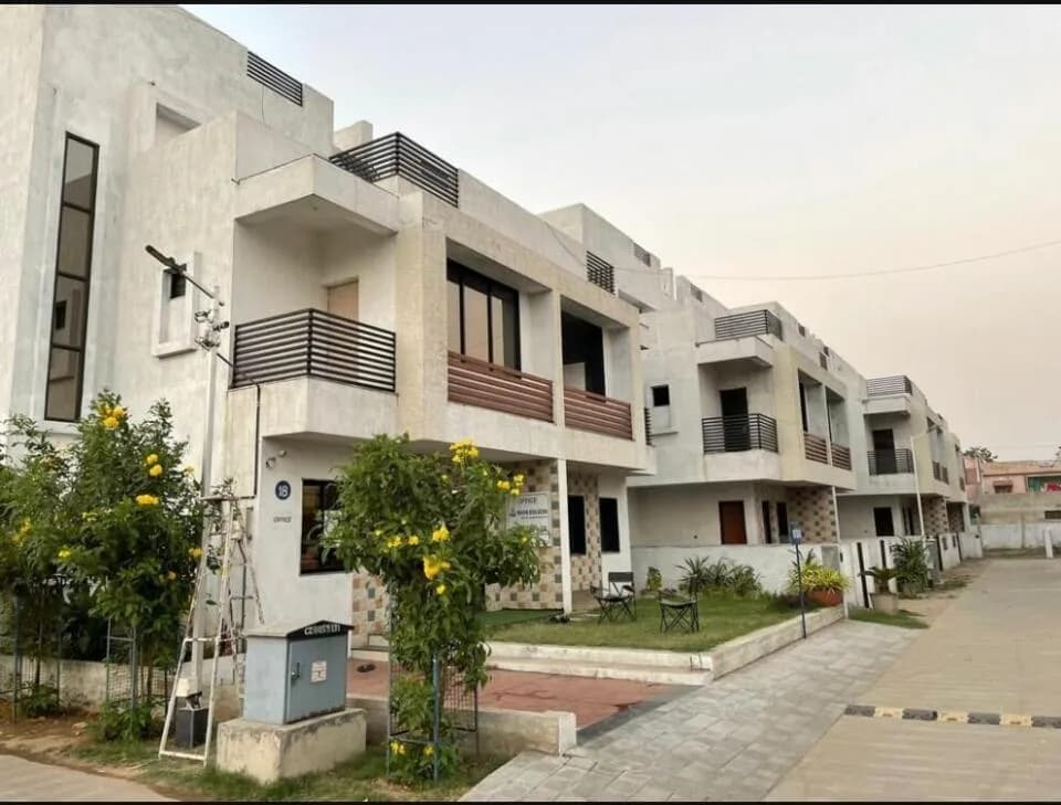 Janakpuri Nivaan Greens, Isanpur