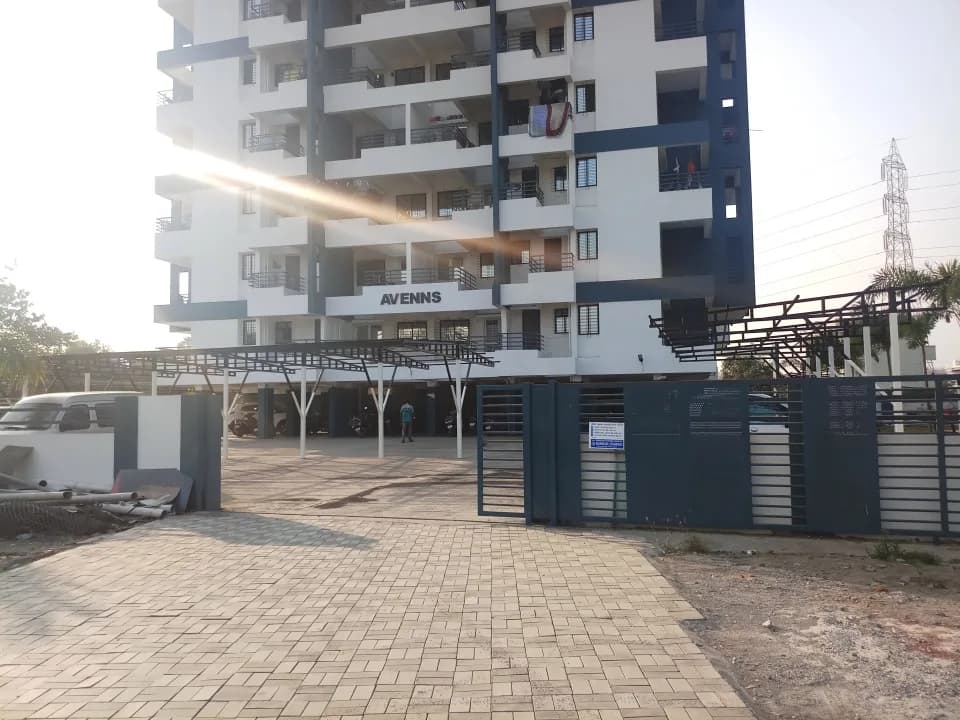 Bhalachandra Avenns, Ravet