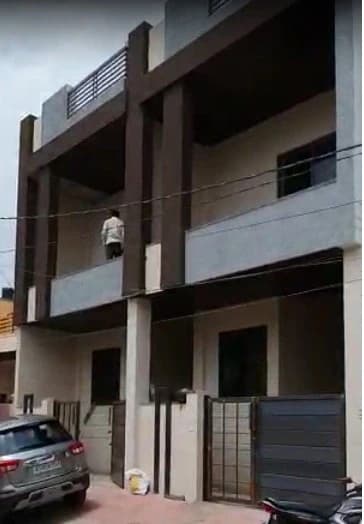 Crossworld Model Town Villa 1, Malviya Nagar