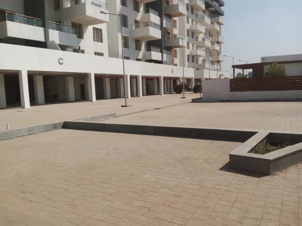 Kohinoor Grandeur, Ravet