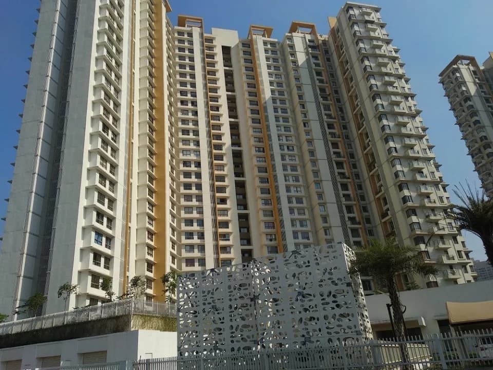 Lodha Luxuria Priva, Majiwada