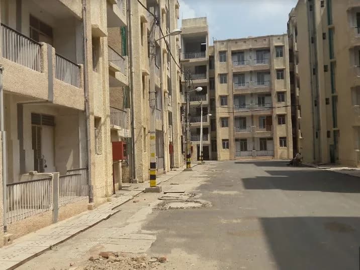 DDA LIG Flats, Siraspur