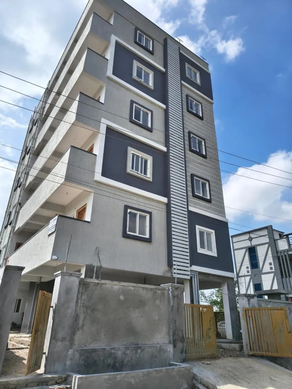 Akkhila Maheshwara Residency, Kandi