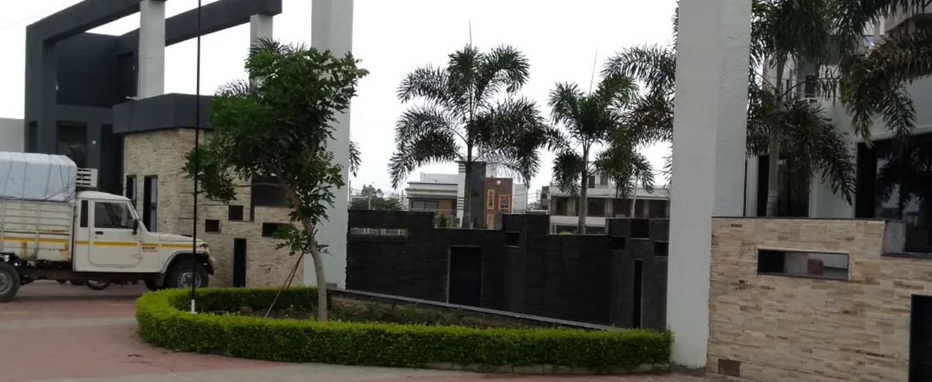 Satyamitra Rajlaxmi Nature, Rau
