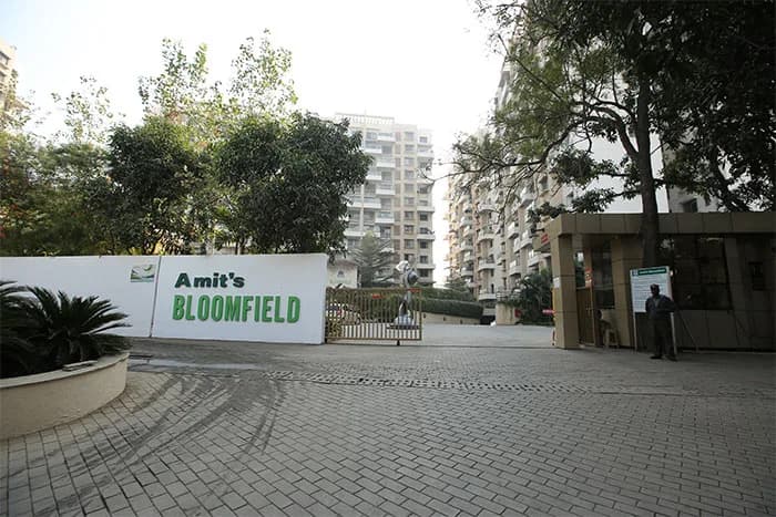 Amit Bloomfield, Ambegaon