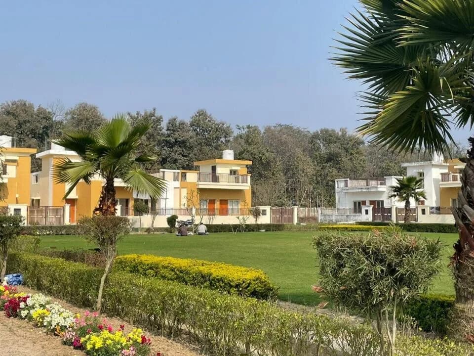 Eldeco Flower Valley, Lalarpatti