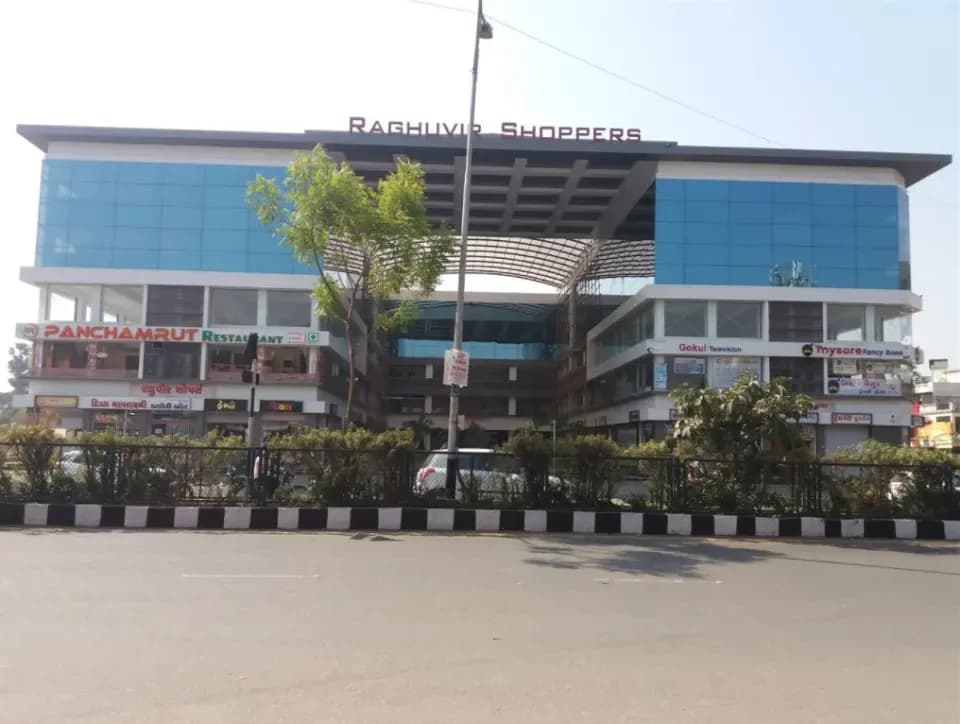 Raghuvir Shoppers, Mota Varachha