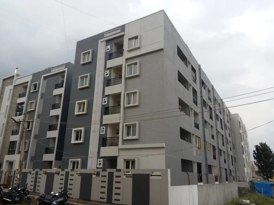 NR White Meadows, Harlur Road
