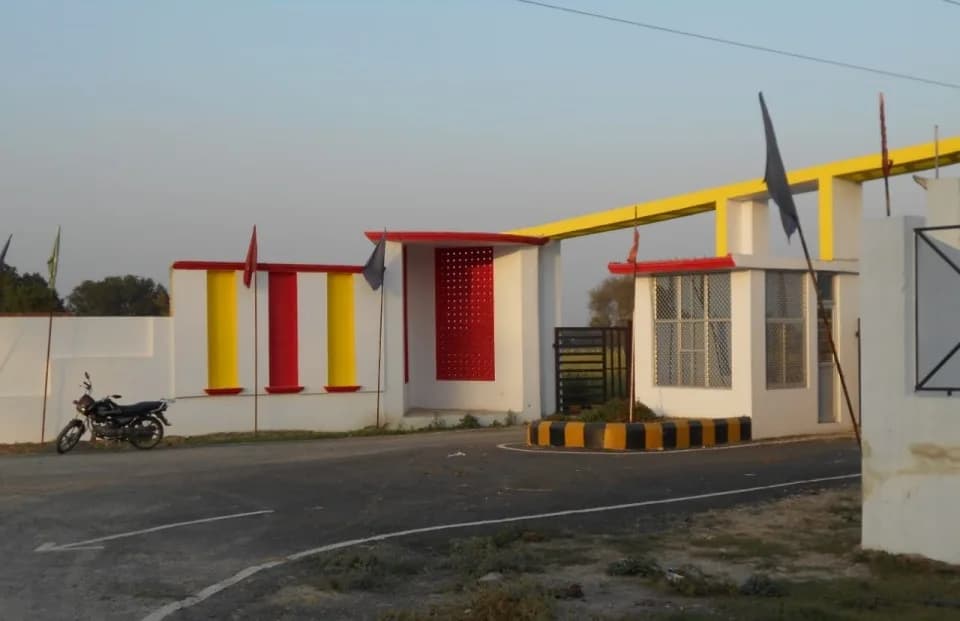 Tej Aasra, Sarojini Nagar