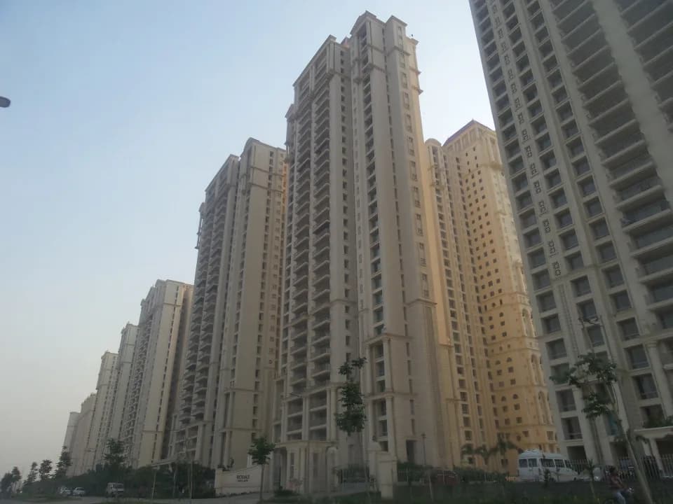 Hiranandani Rodas Enclave Rosehill, Patlipada