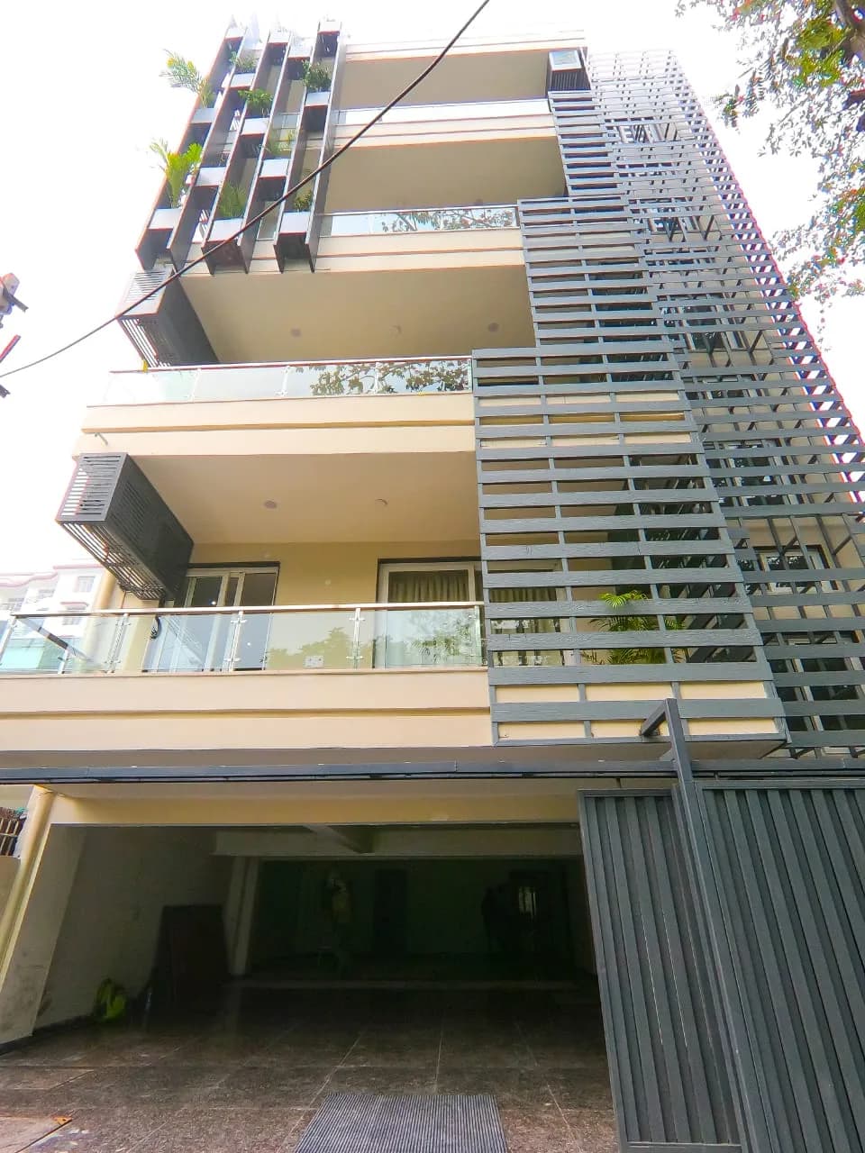PNB Paramount Luxurious Floors, Sushant Lok Phase 1