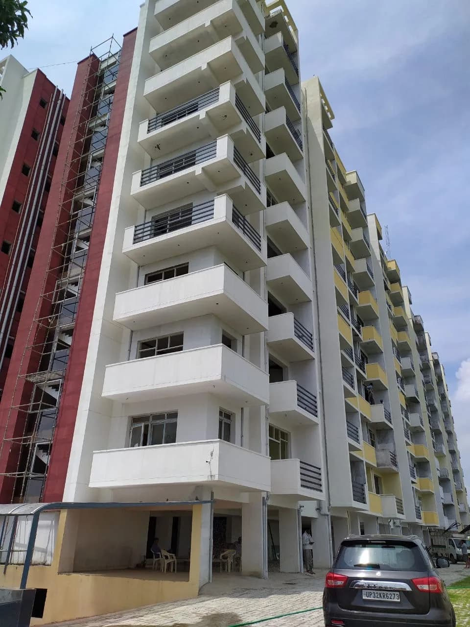 Mega Capital Tower, Kursi Road