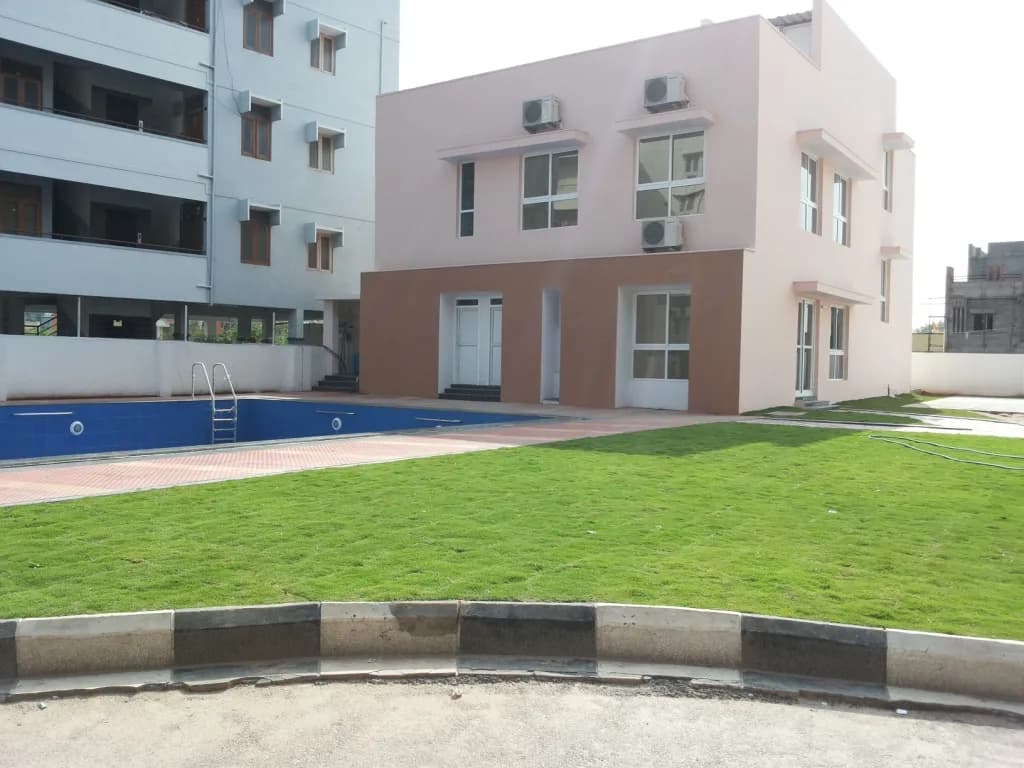 Green Earth Fortview — Garden