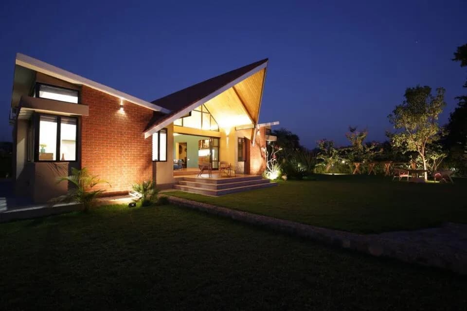 Silver Oak Estates, Asarma