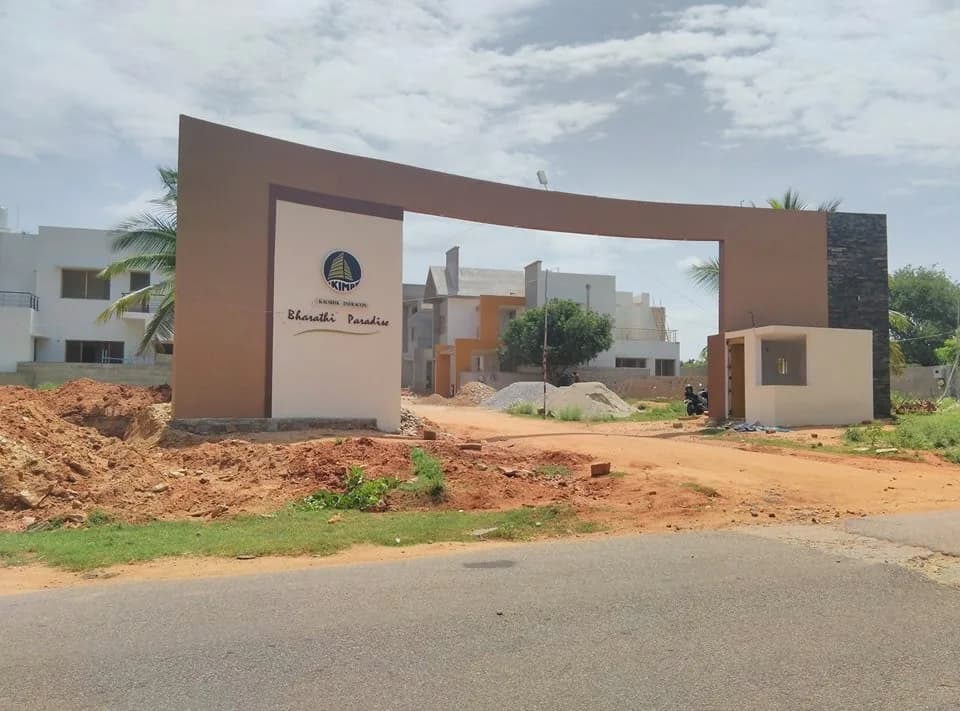 Kaushik Bharathi Paradise, Bogadi