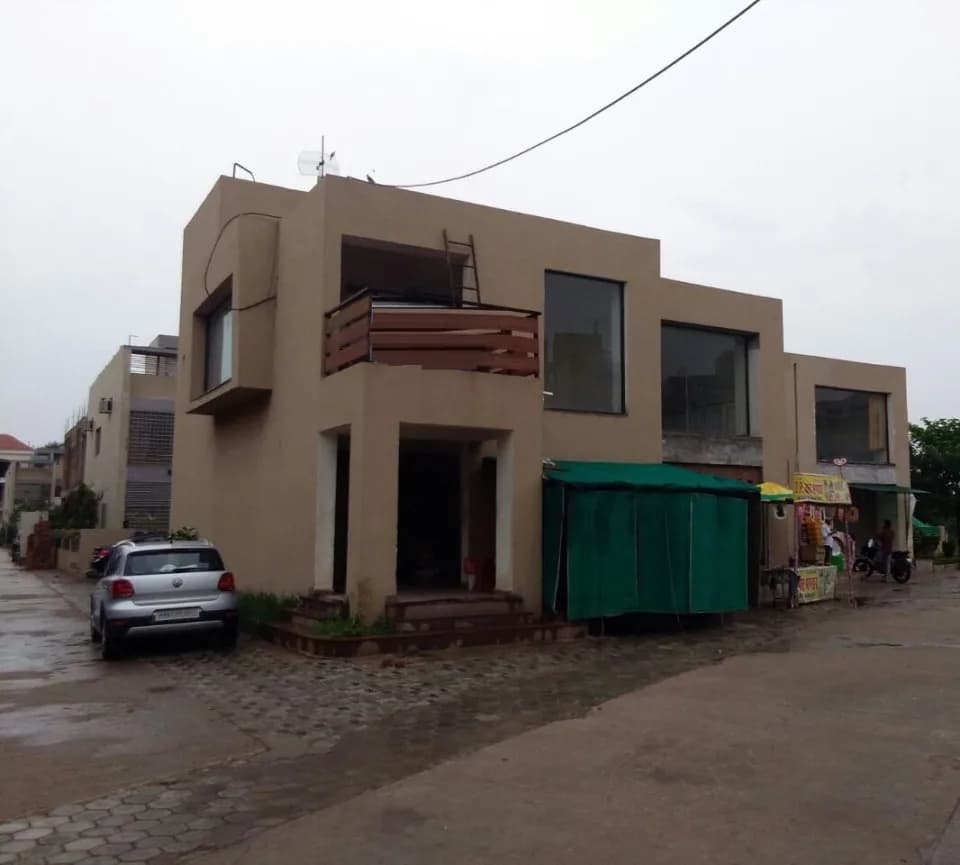 Divine Convenience Shop, Gird
