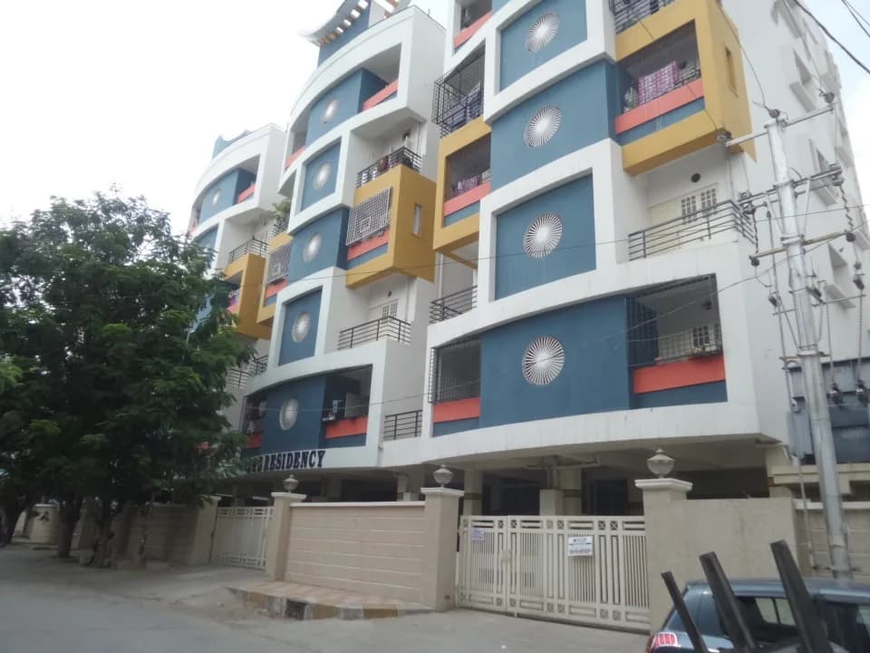 A And B Residency, Tolichowki