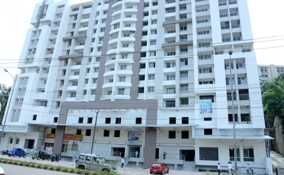 Essel Heights, Derebail