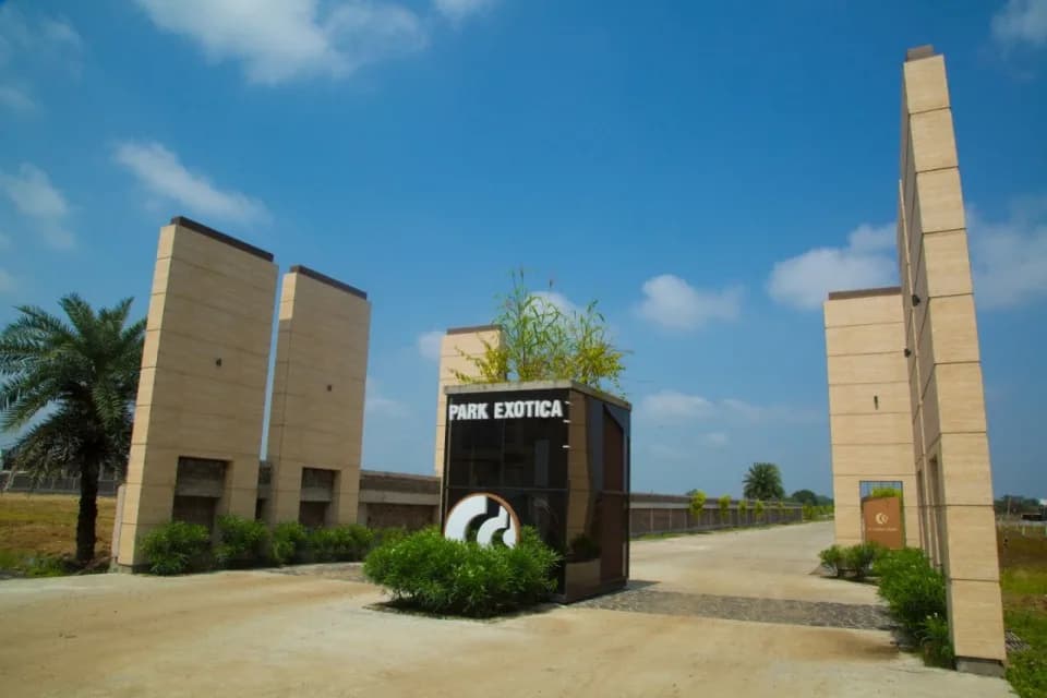 Chugh Park Exotica, Bicholi Hapsi
