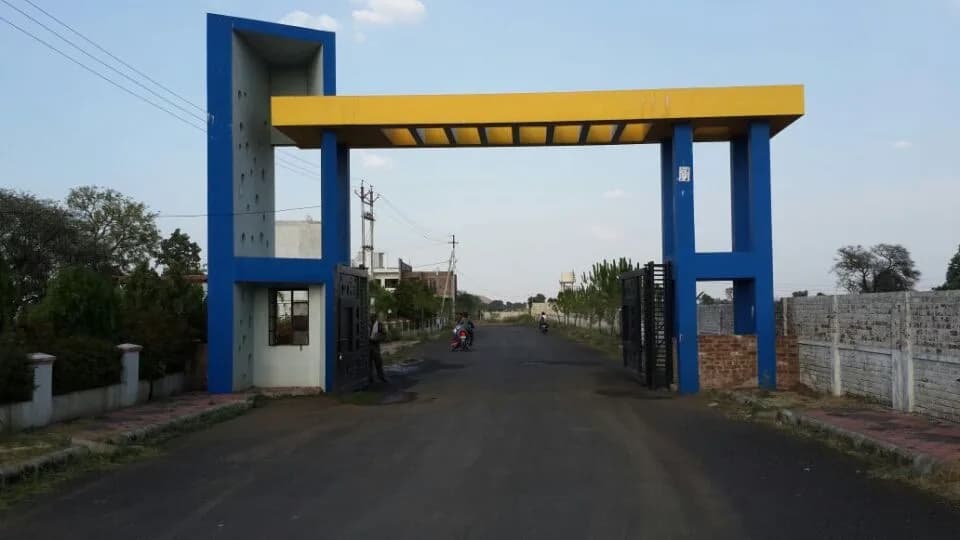 Chaitanya City, Tilhari